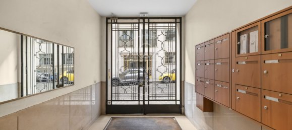 Studio in Paris, France No. 350656 15