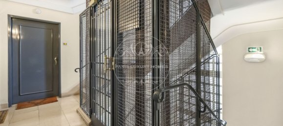 Studio in Paris, France No. 350656 16