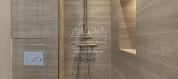 Studio in Paris, France No. 350656 14