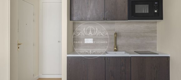 Studio in Paris, France No. 350656 10