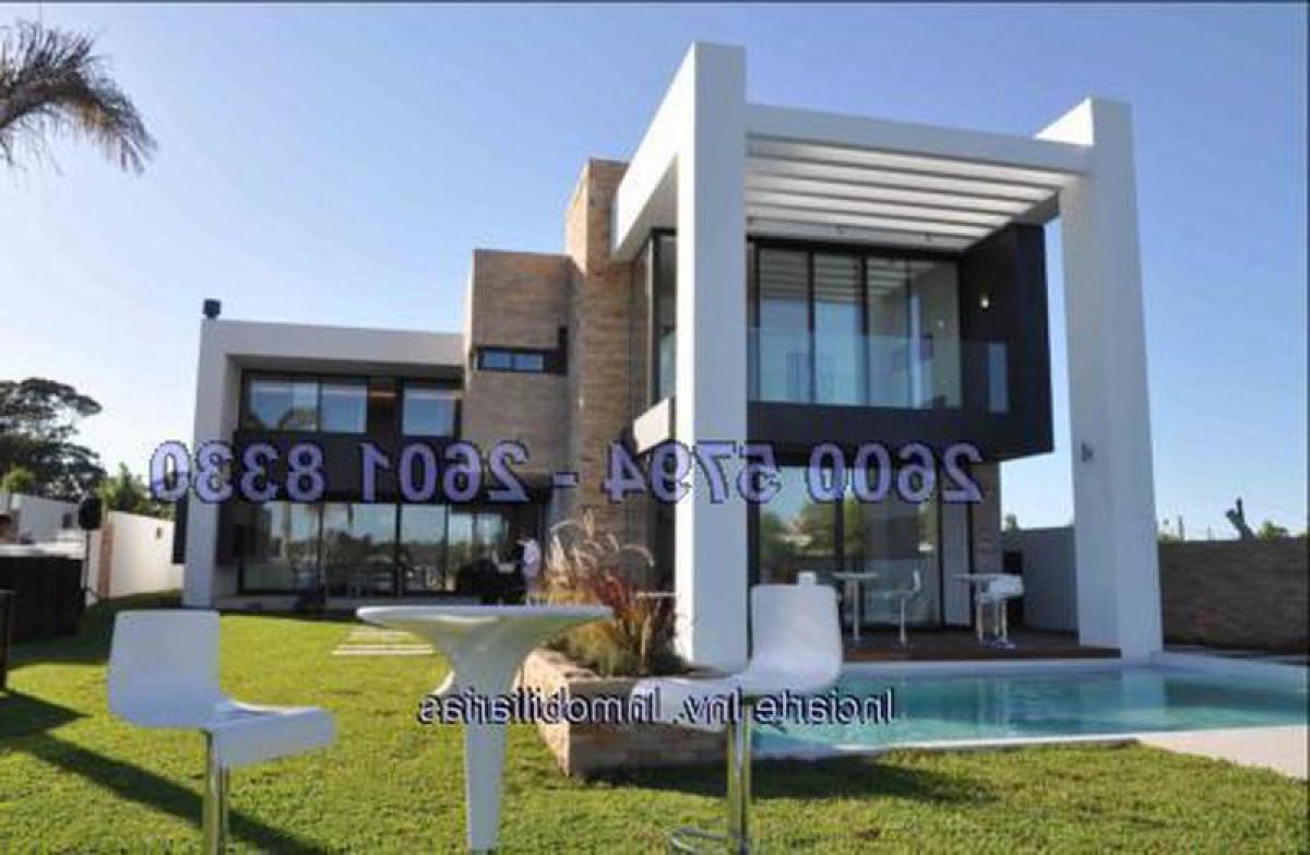 4 bedrooms House in Montevideo, Uruguay No. 11434