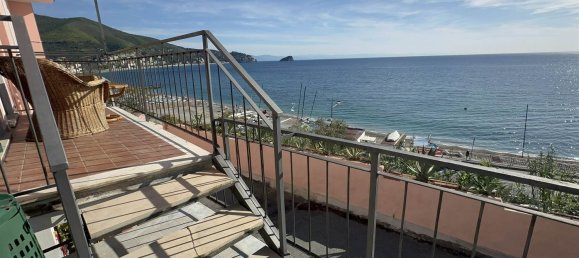 3 bedrooms Apartment in Noli, Italy No. 372373 8