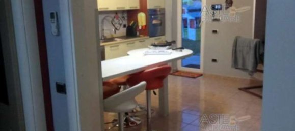 10 rooms Apartment in Frosinone, Italy No. 32416 4