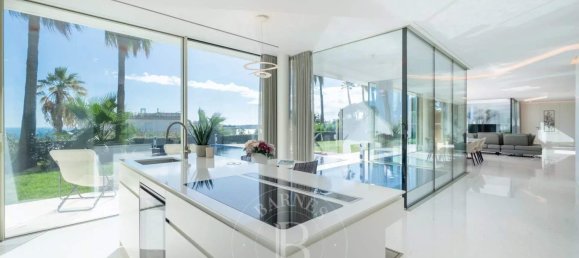 6 bedrooms Villa in Cannes, France No. 246444 16