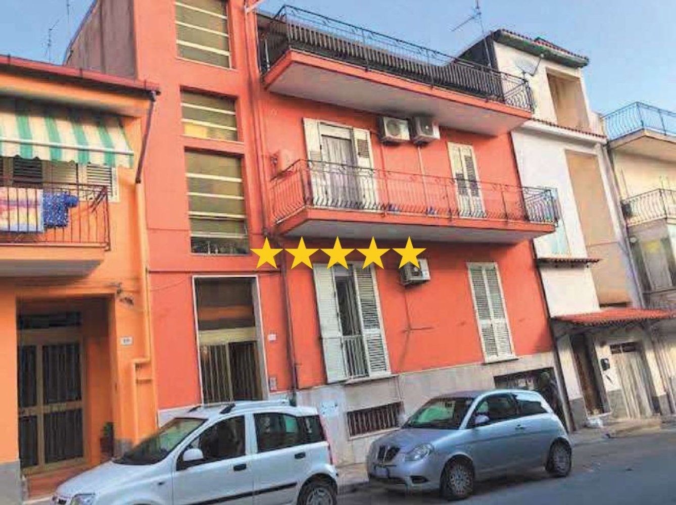Apartamento de 4 dormitorios en Priolo Gargallo, Italy No. 381690