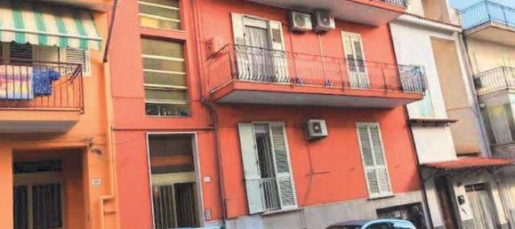 Apartamento de 4 dormitorios en Priolo Gargallo, Italy No. 381690 2