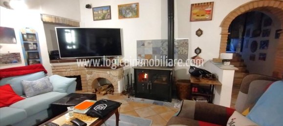 8 rooms Apartment in Sarteano, Italy No. 62818 3