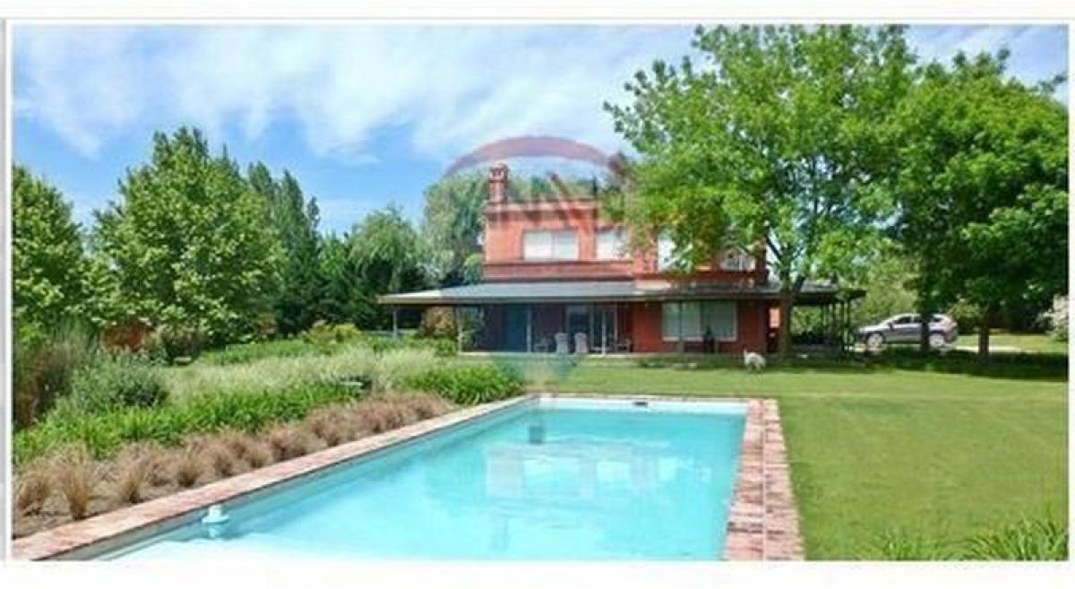 2 bedrooms House in Lujan, Argentina No. 10106