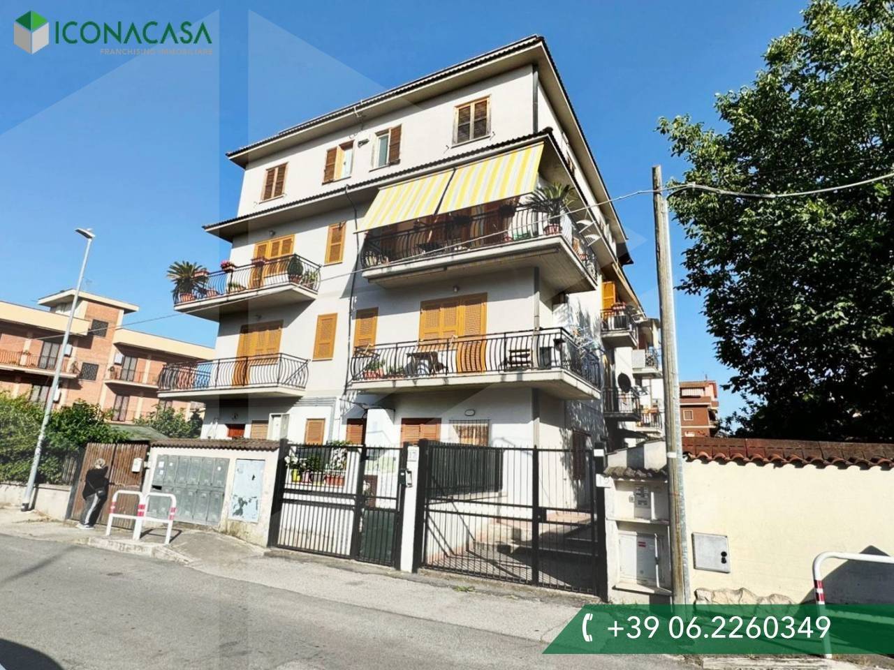 2 bedrooms Apartment in Rome, Italy No. 27821