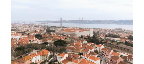 4 bedrooms Villa in Lisbon, Portugal No. 105985 2