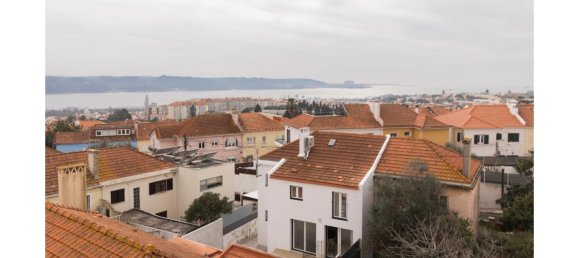 4 bedrooms Villa in Lisbon, Portugal No. 105985 3