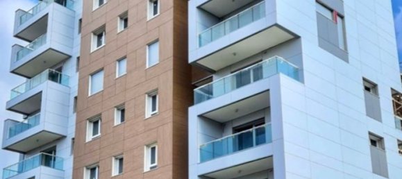 3 rooms Apartment in Carugo, Italy No. 107666 2