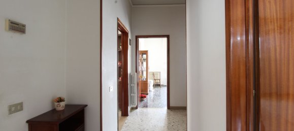 Квартира с 4 комнатами в Фучеккьо, Италия № 289682 15