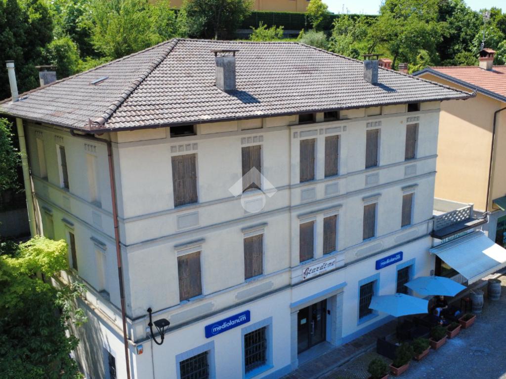 8 chambres Bâtiment à Udine, Italy No. 291879