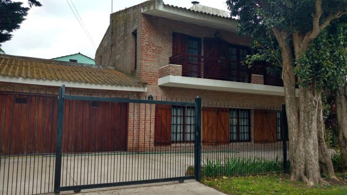 Casa de 4 dormitorios en Mar del Plata, Argentina No. 83107