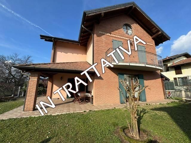 6 rooms Villa in Malnate, Italy No. 117219