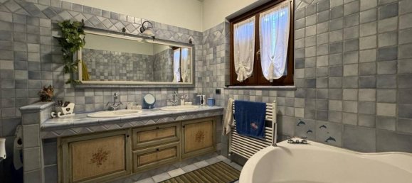 6 rooms Villa in Malnate, Italy No. 117219 34