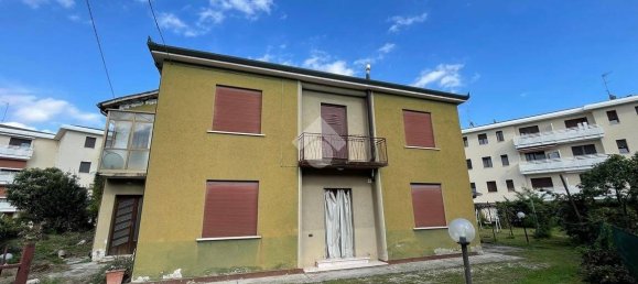 2 bedrooms Apartment in Venice, Italy No. 223209 7