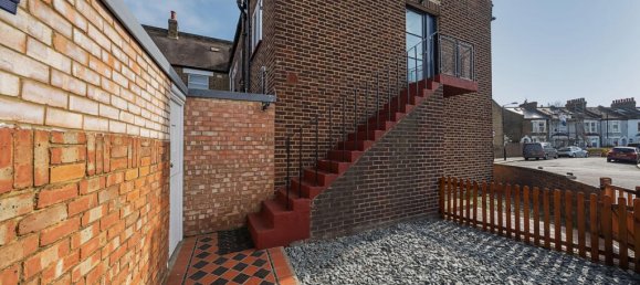 2 bedrooms Maisonette in London, United Kingdom No. 7676 6