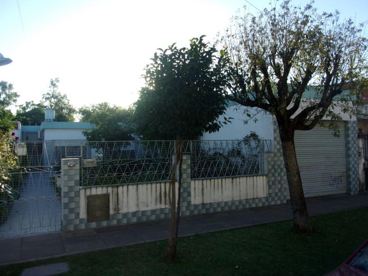 3 bedrooms House in Hurlingham, Argentina No. 7355