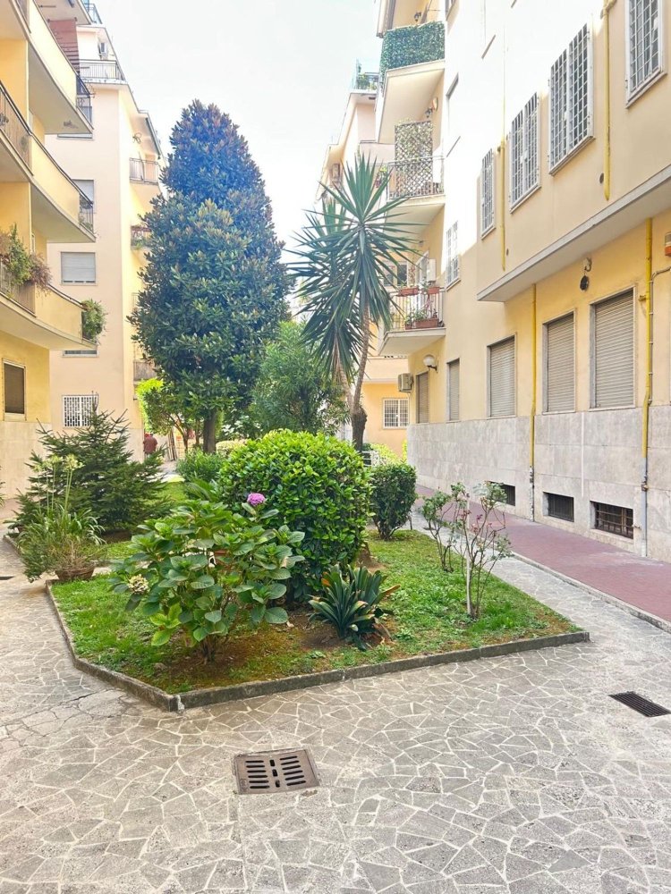 3 bedrooms Apartment in Rome, Italy No. 369324