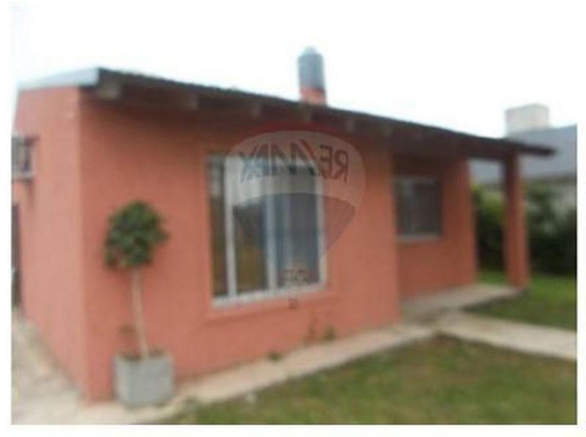 Casa de 2 dormitorios en Escobar, Argentina No. 74696
