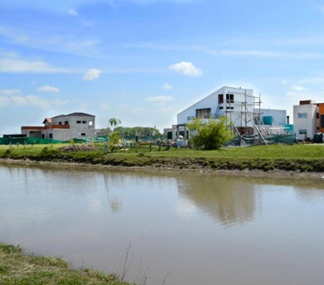 Terreno en Ezeiza, Argentina No. 115903