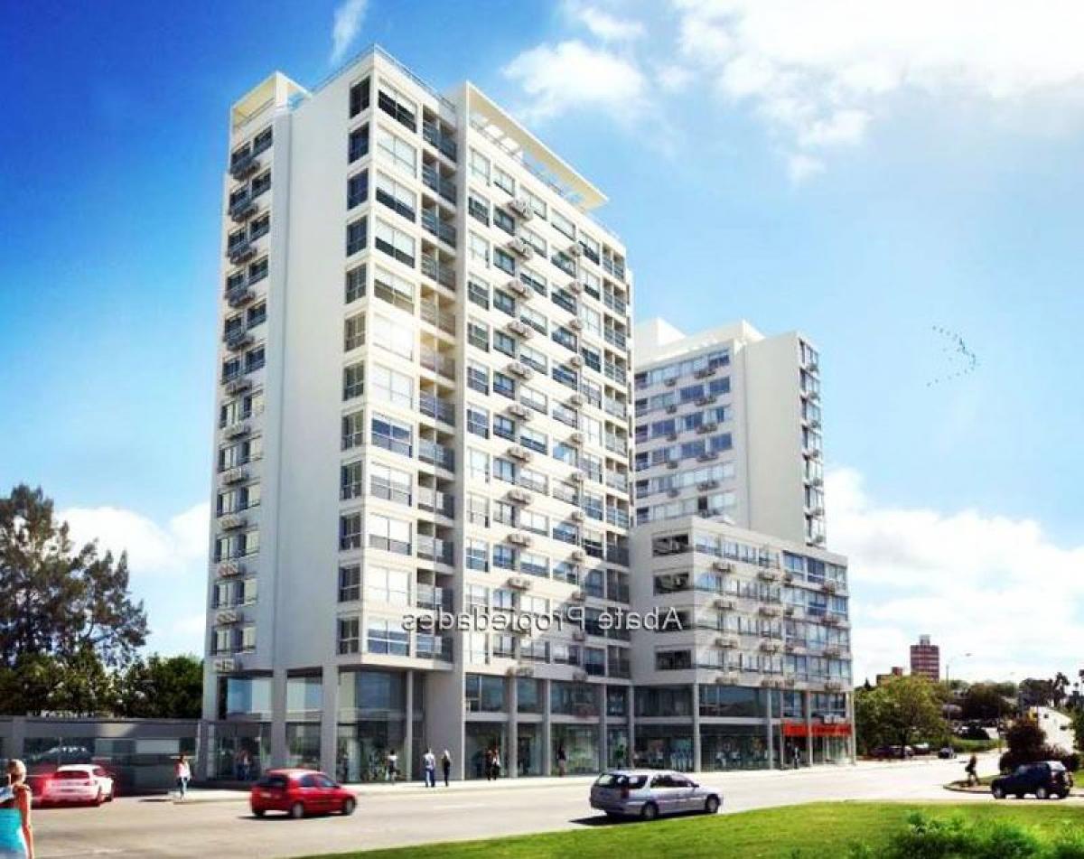 Apartamento de 3 dormitorios en Montevideo, Uruguay No. 11517