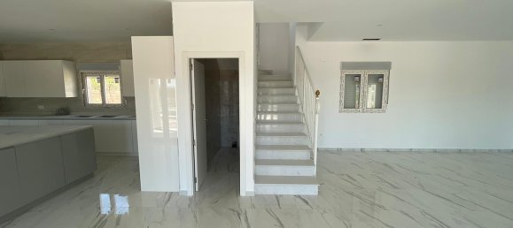 6 bedrooms Villa in Pinoso, Spain No. 11723 2