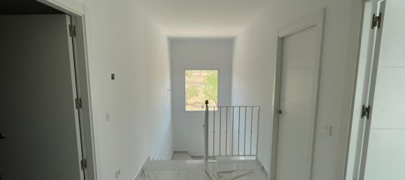 6 bedrooms Villa in Pinoso, Spain No. 11723 10