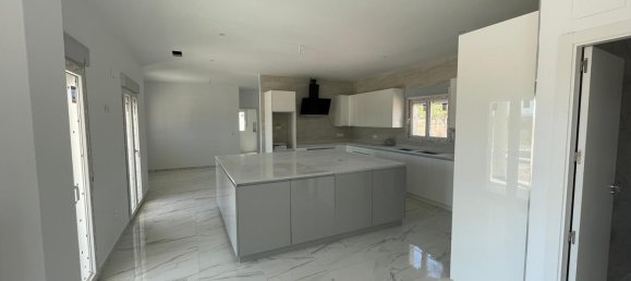 6 bedrooms Villa in Pinoso, Spain No. 11723 5