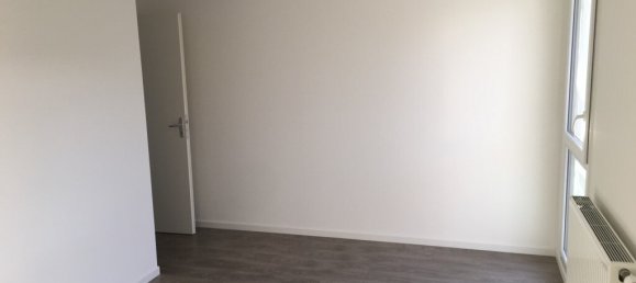 Casa de 3 dormitorios en Saint-Jean-de-la-Ruelle, France No. 84568 6