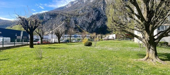 2 bedrooms Apartment in Sassenage, France No. 320866 3