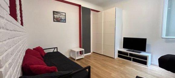 Studio in Paris, France No. 187964 3