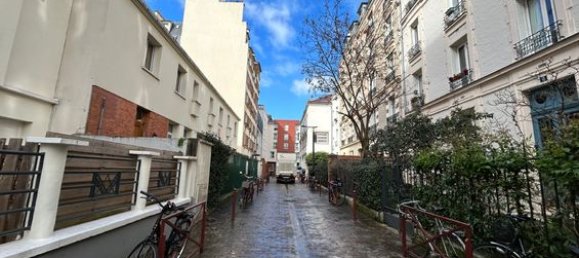 Studio in Paris, France No. 187964 12