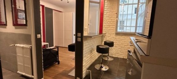 Studio in Paris, France No. 187964 6