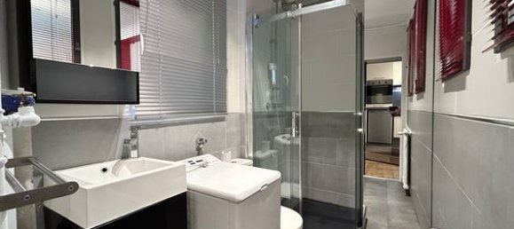 Studio in Paris, France No. 187964 8