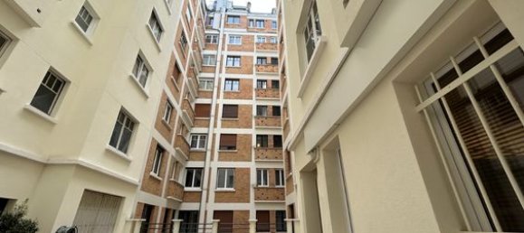 Studio in Paris, France No. 187964 9