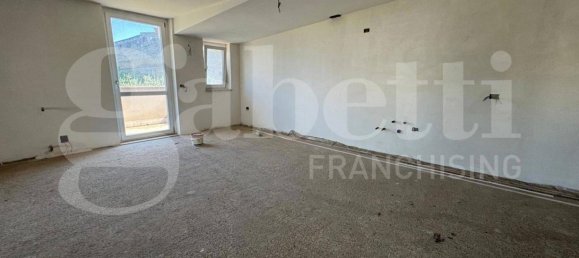 4 Schlafzimmer Penthouse in San Prisco, Italy, Nr. 344521 8