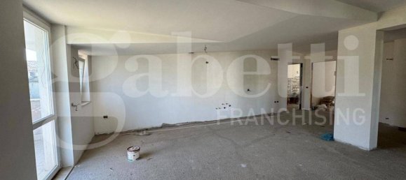 4 Schlafzimmer Penthouse in San Prisco, Italy, Nr. 344521 10
