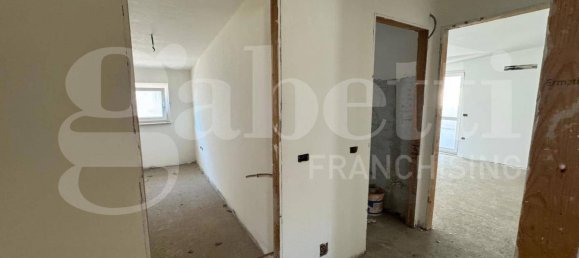 4 Schlafzimmer Penthouse in San Prisco, Italy, Nr. 344521 17