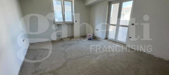 4 Schlafzimmer Penthouse in San Prisco, Italy, Nr. 344521 18