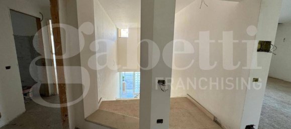 4 Schlafzimmer Penthouse in San Prisco, Italy, Nr. 344521 5