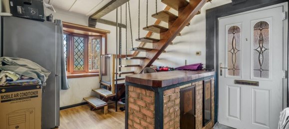 3 bedrooms Bungalow in Feltham, United Kingdom No. 9793 3