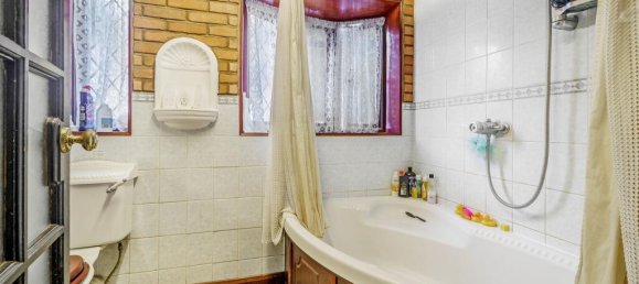 3 bedrooms Bungalow in Feltham, United Kingdom No. 9793 9