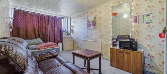 3 bedrooms Bungalow in Feltham, United Kingdom No. 9793 5