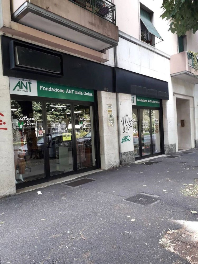 Propriété commerciale à Brescia, Italy 150m² No. 391875