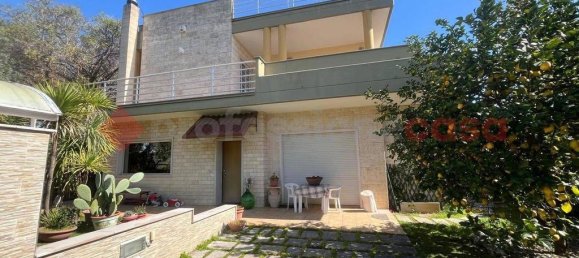 5 rooms Villa in Bari, Italy No. 59435 2