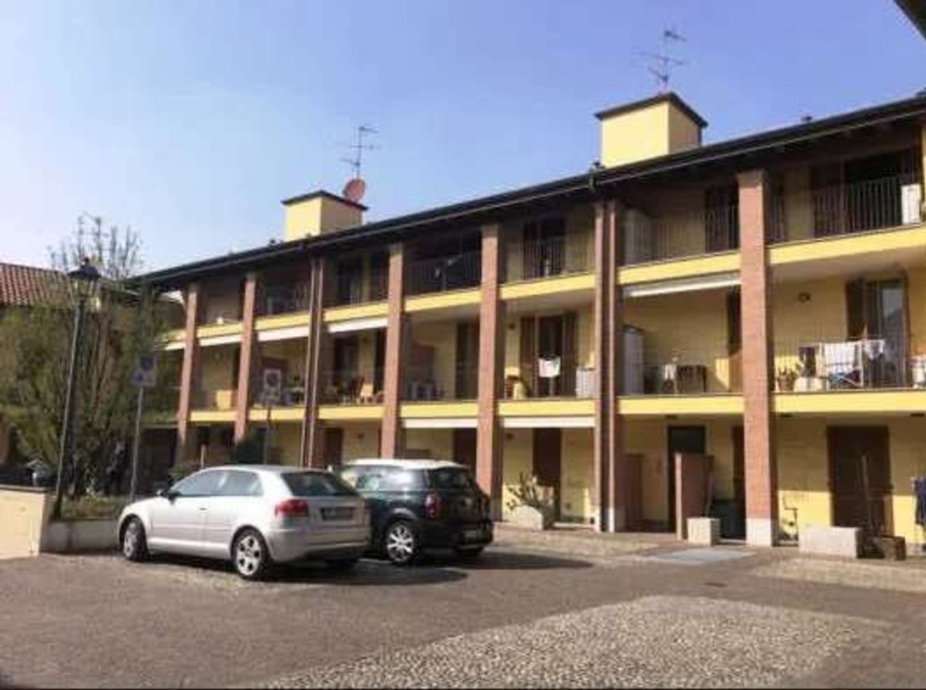 2 rooms Apartment in Burago di Molgora, Italy No. 2709