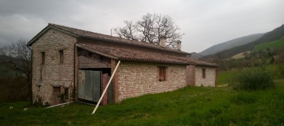 Дом с 8 комнатами в Урбино, Италия № 21565 4